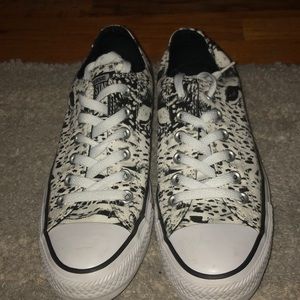 Women’s converse sneakers